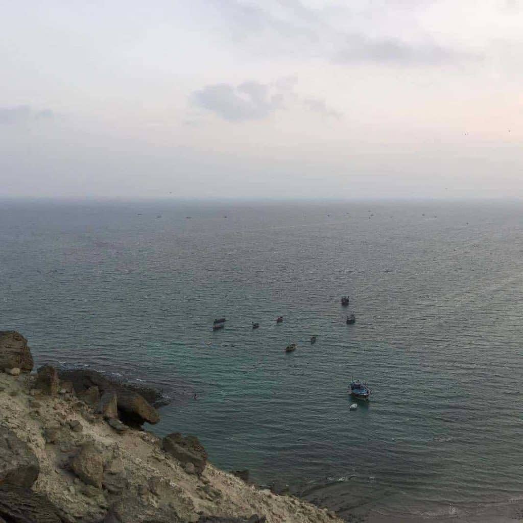 A mix of lots of fishing boats by the shore. This little island may be uninhabited but not as lonely as I thought it would be. I keep thinking back to how beautiful this day was. #Astola #Pasni #Balochistan #Baluchistan #Pakistan #Asia #Earth #Sea #ocean #boats #sky #water #mountain #nature #photooftheday #instapic #instagood #instagram #travelgram #travelphoto #travel #wander #wanderlust #travelblog #travelblogger @dawn_dot_com @worlderlust @jovagopakistan