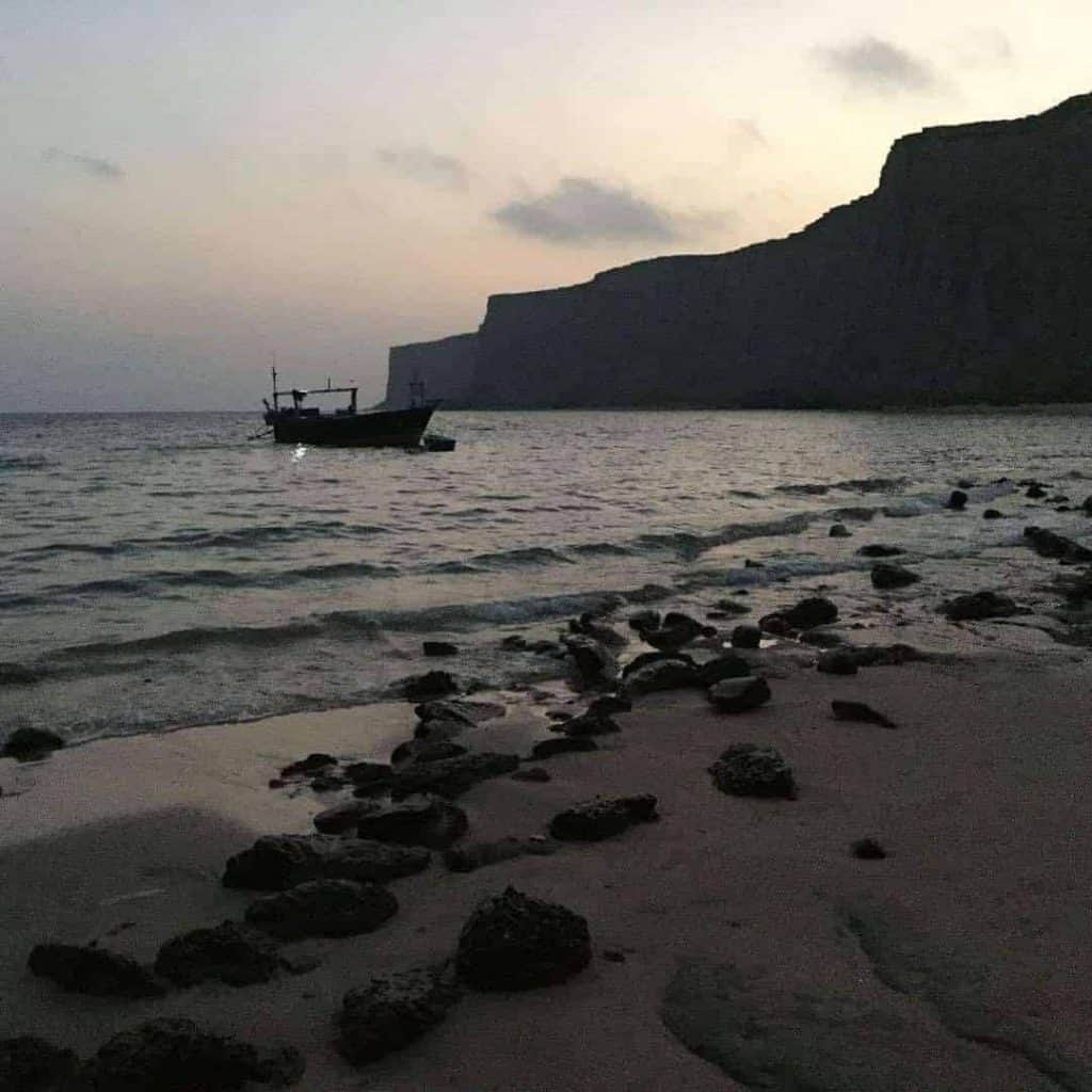 A beautiful walk on the beach. The lighting used to change every few mins as the sun rose. #Astola #AstolaIsland #balochistan #Pasni #baluchistan #Pakistan #sunrise #sea #sky #sand #mountains #seashore #shore #water #light #nature #ship #boat #intravelist #wanderlustpakistan #livetravelchannel #vscopak #dreamingtravel #travelbeautifulpakistan #storiesofpakistan @dawn_dot_com @jovagopakistan @worlderlust @natgeoadventure @natgeotravel @bbc_travel #travel #travelblogger #wanderlust